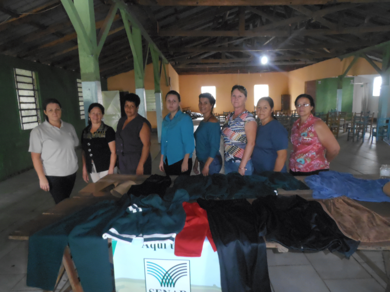 Dez mulheres são beneficiadas com o Curso de corte e costura